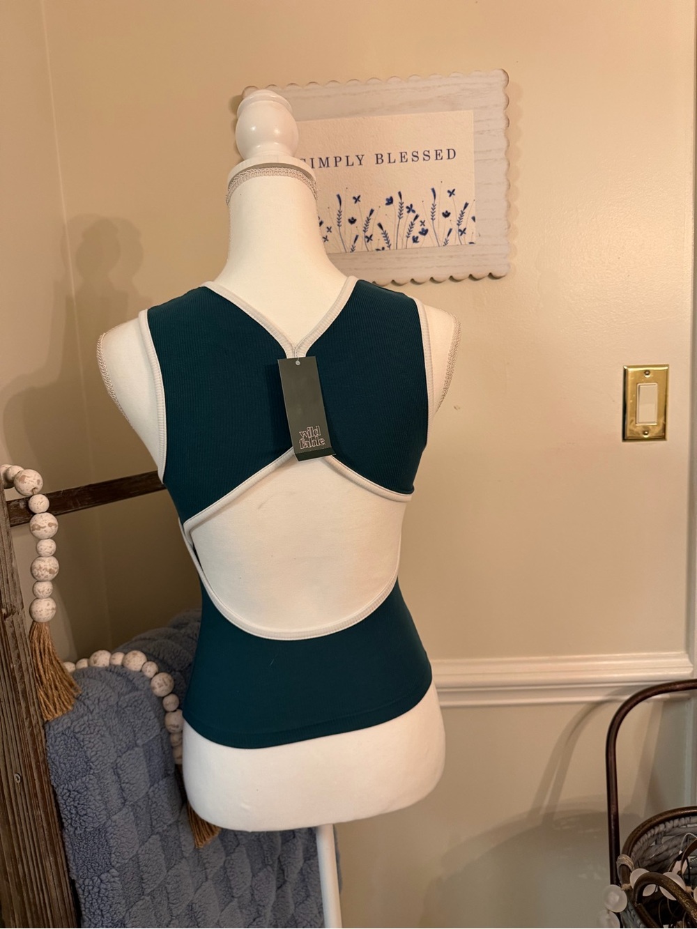 Wild Fable Open Back Ribbed Trim Top NWT - Picture 5 of 8